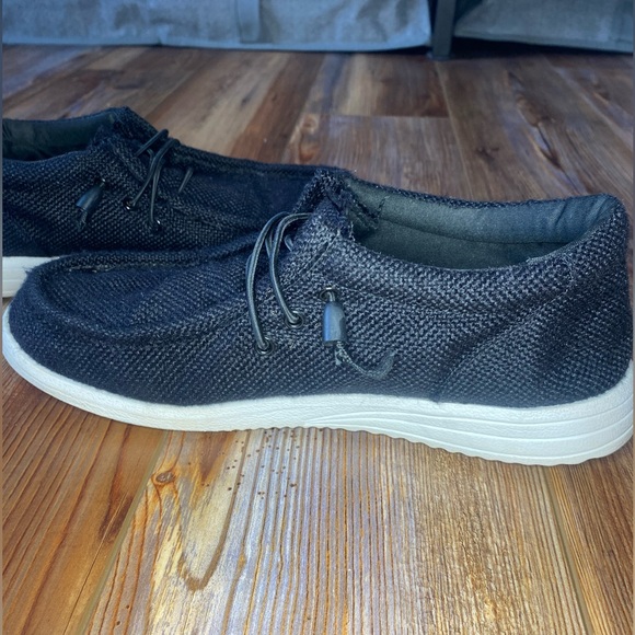 Outwoods Women’s Black Slip Ons // Size 8 // Black - Picture 3 of 6